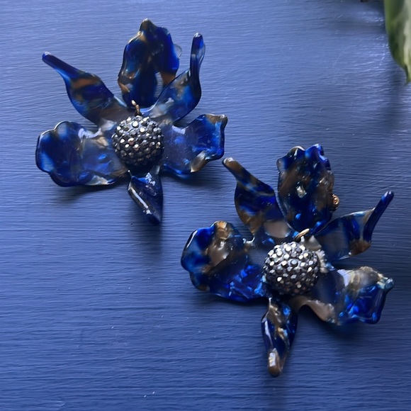 Lele Sadoughi Crystal Lily Earrings - Picture 3 of 6